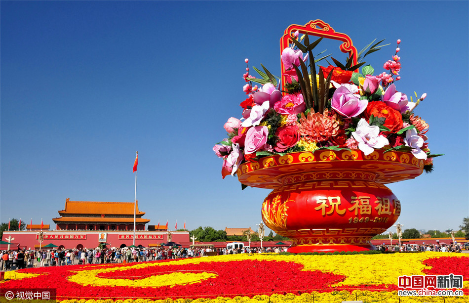 国庆节临近 天安门广场花团锦簇充满节日气